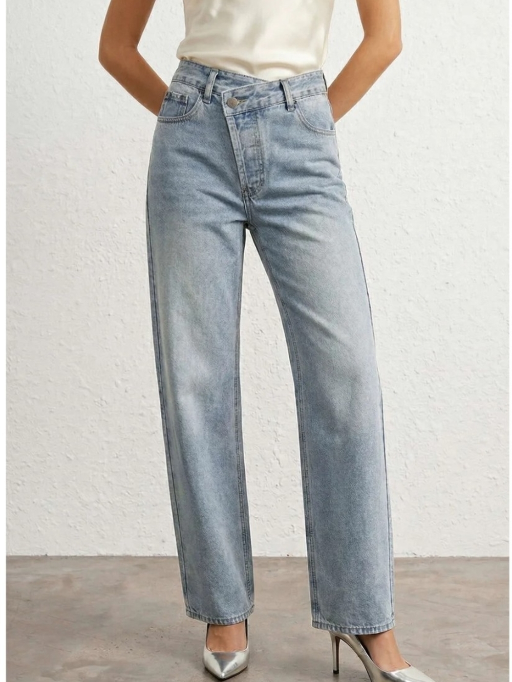 MICAS Women's High-Rise Straight Leg Jeans‎ in Light Blue Wash Sz L 8-10